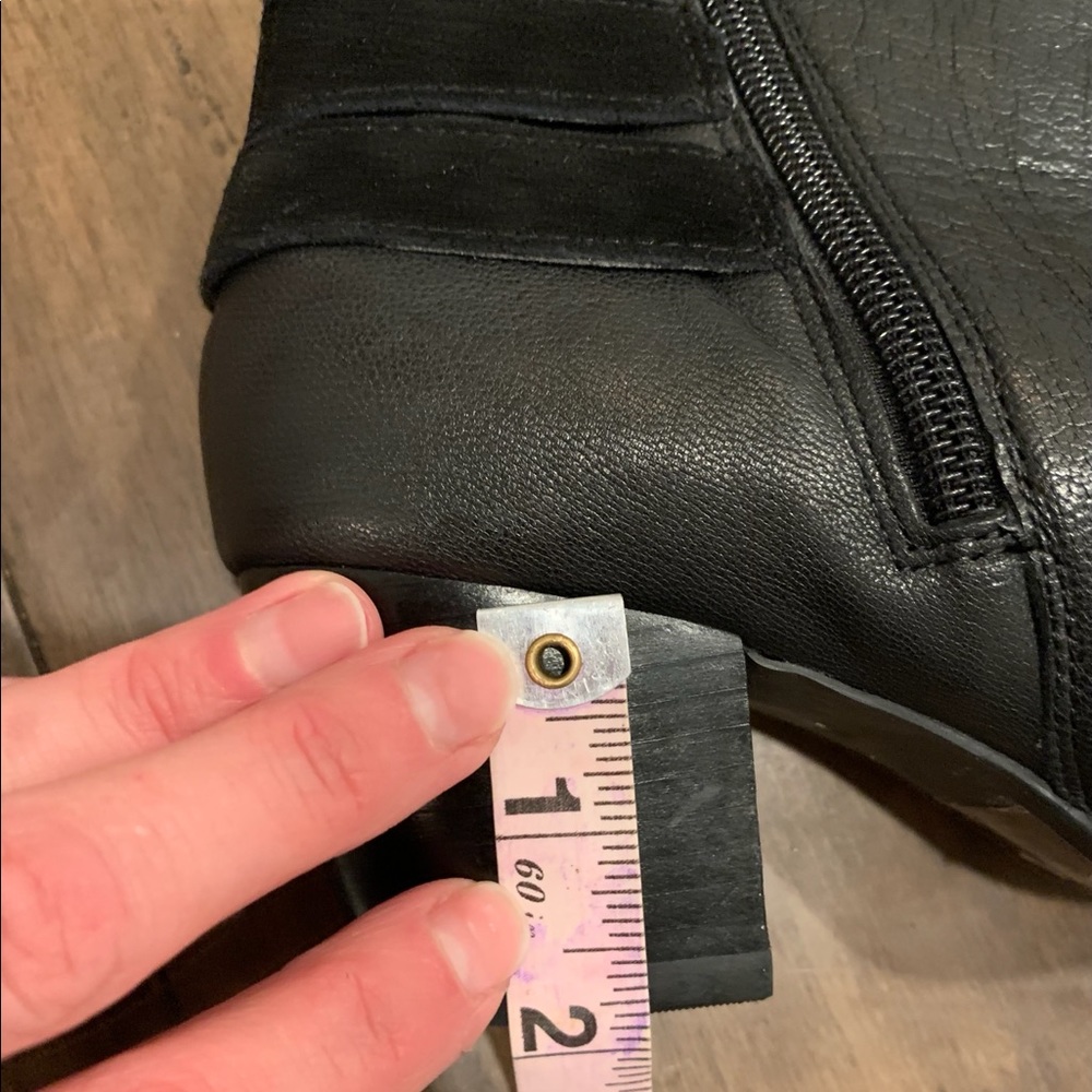 Boots - Picture 6 of 10